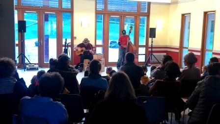 Un public d'adultes sous le charme